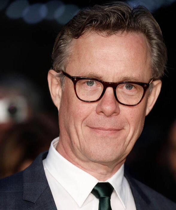 How tall is Alex Jennings?